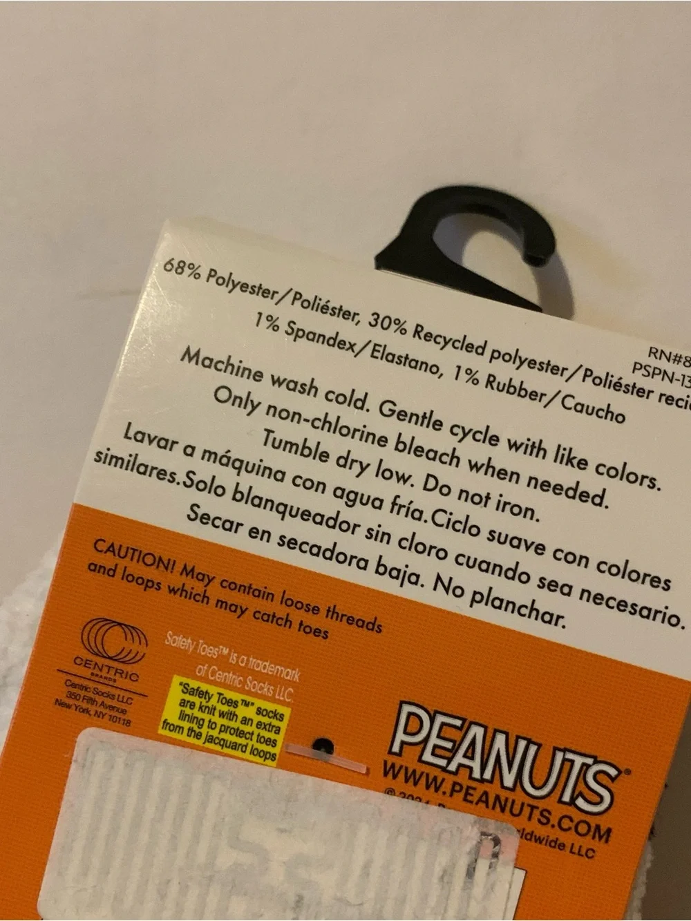 NWT. Peanuts Snoopy Halloween Glow-in-the-Dark Fuzzy Socks